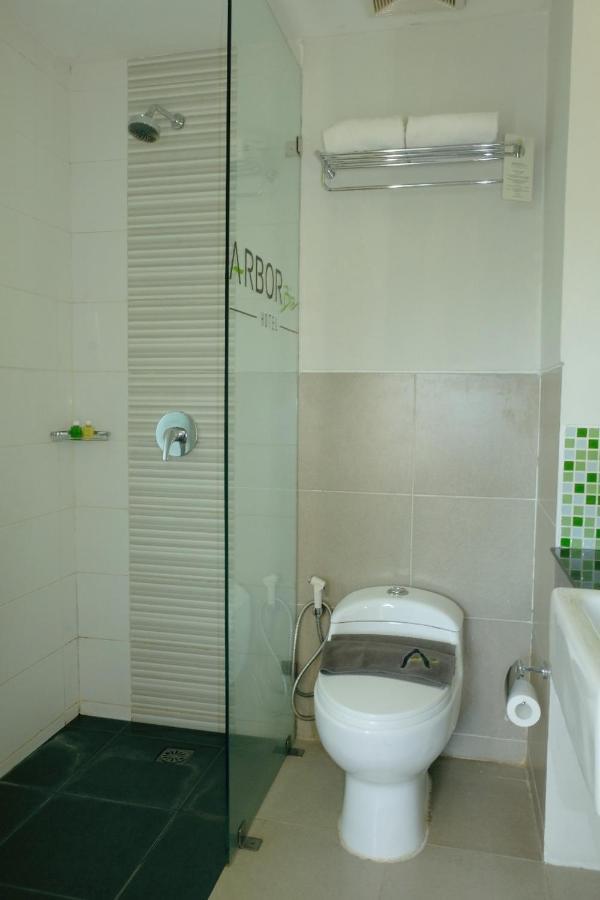 Arbor Biz Hotel Makassar Exterior photo