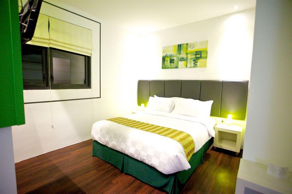 Arbor Biz Hotel Makassar Exterior photo