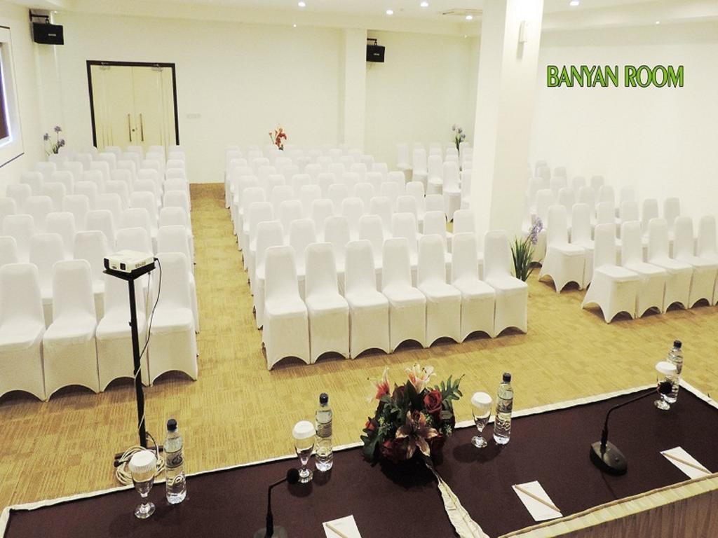 Arbor Biz Hotel Makassar Exterior photo