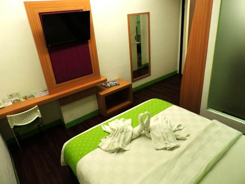 Arbor Biz Hotel Makassar Exterior photo