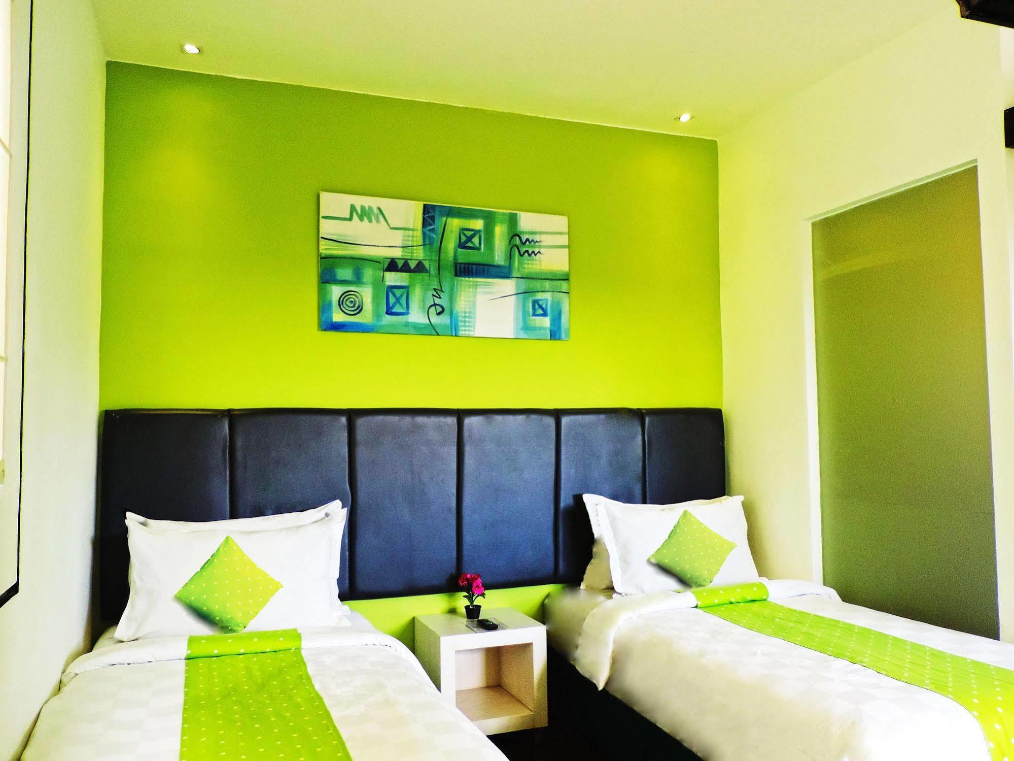 Arbor Biz Hotel Makassar Exterior photo