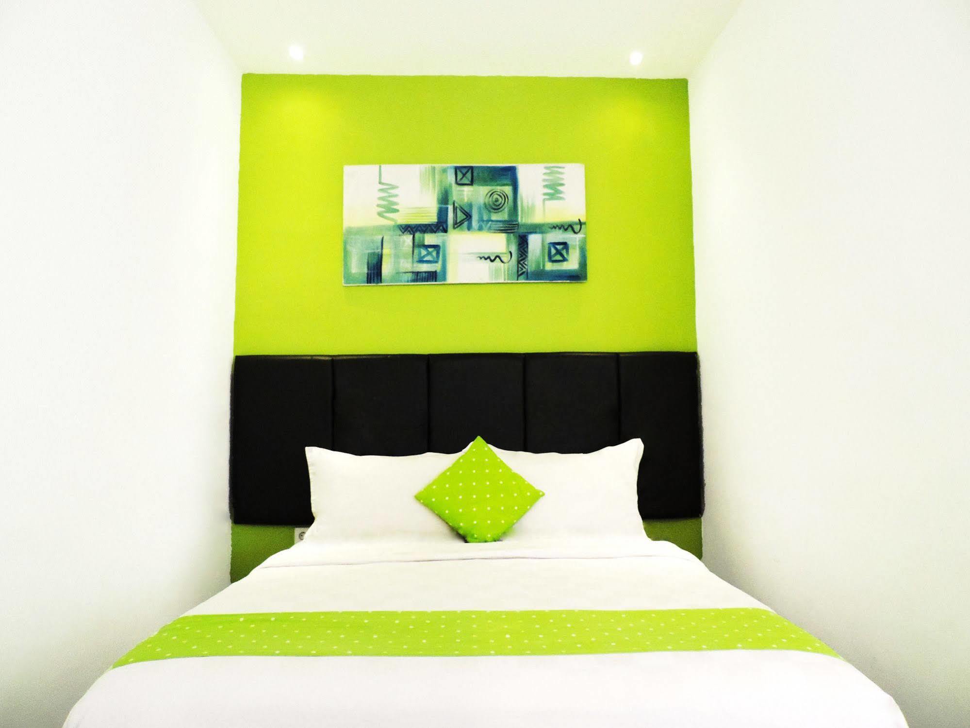 Arbor Biz Hotel Makassar Exterior photo