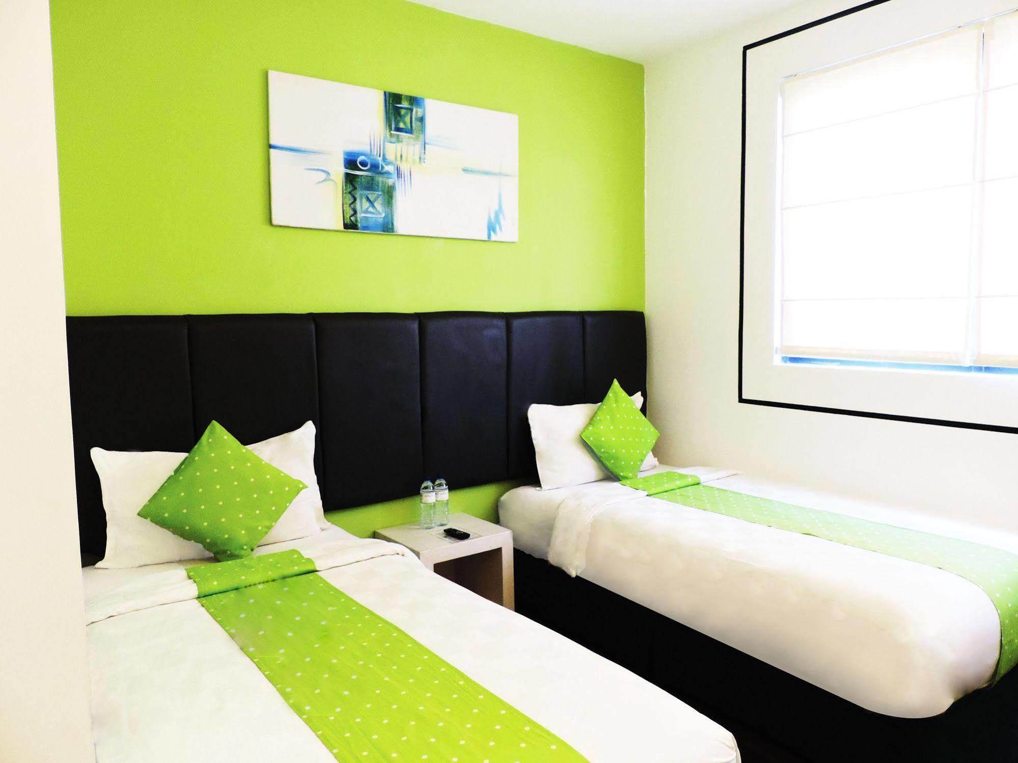 Arbor Biz Hotel Makassar Exterior photo