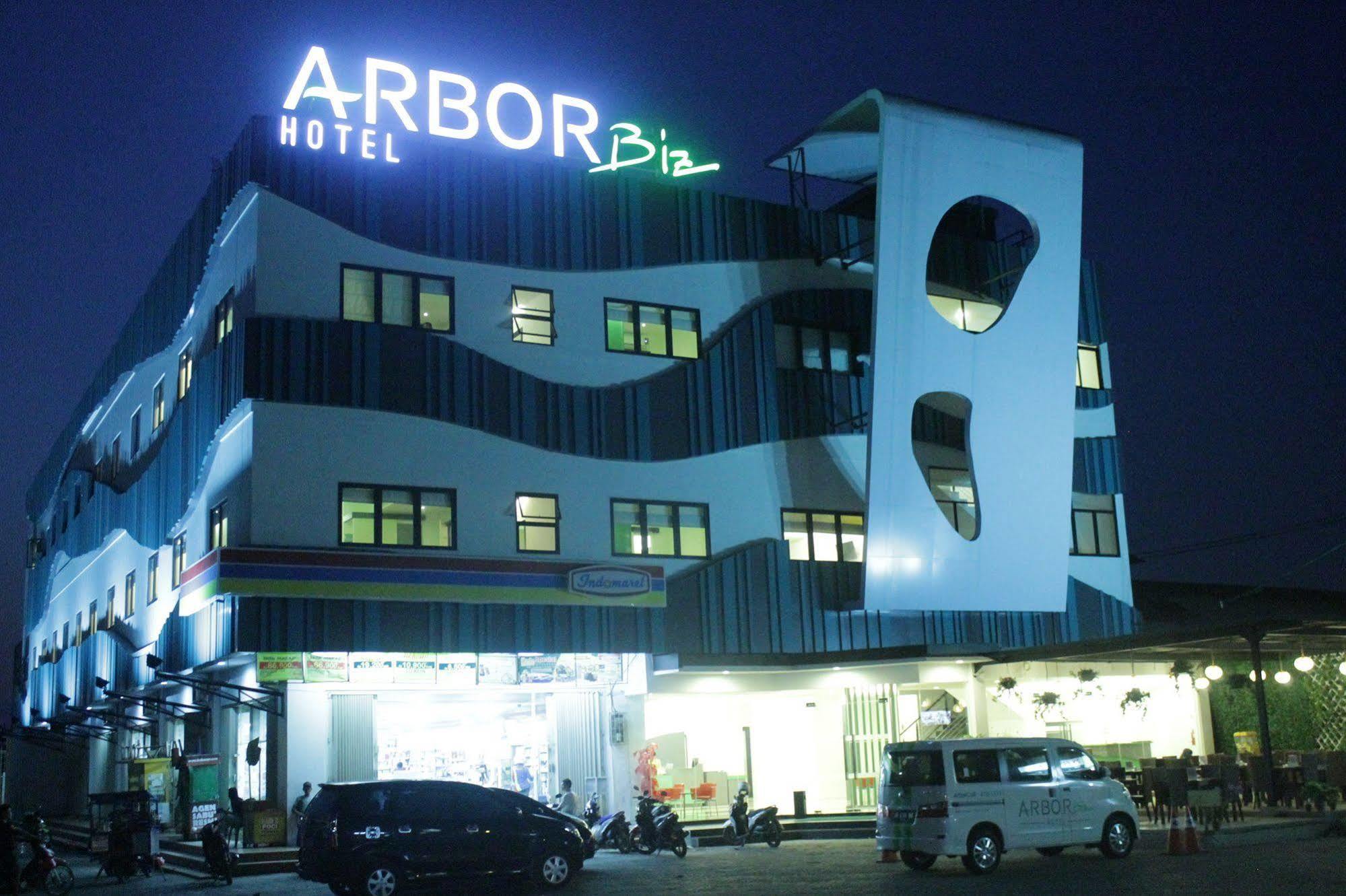 Arbor Biz Hotel Makassar Exterior photo