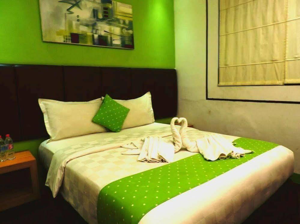 Arbor Biz Hotel Makassar Exterior photo