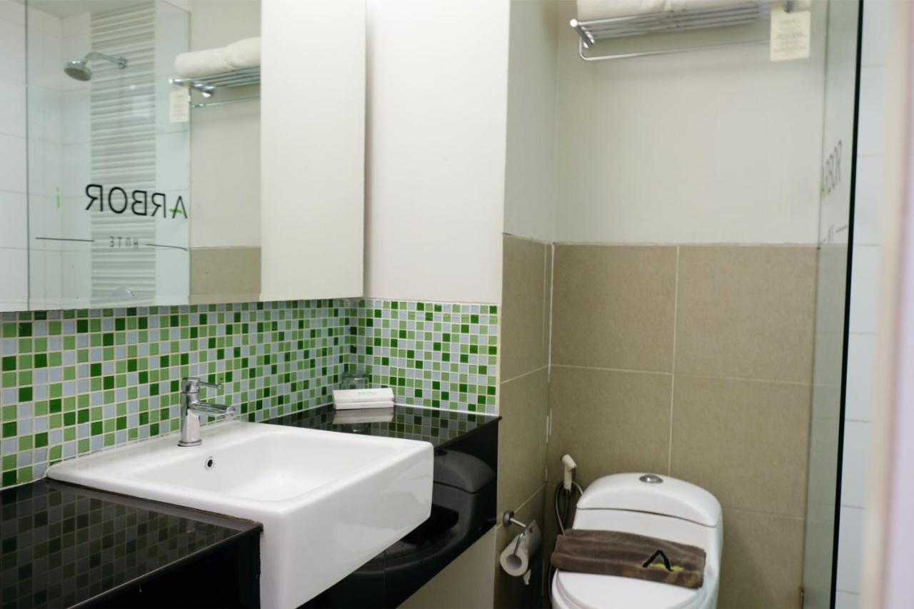 Arbor Biz Hotel Makassar Exterior photo