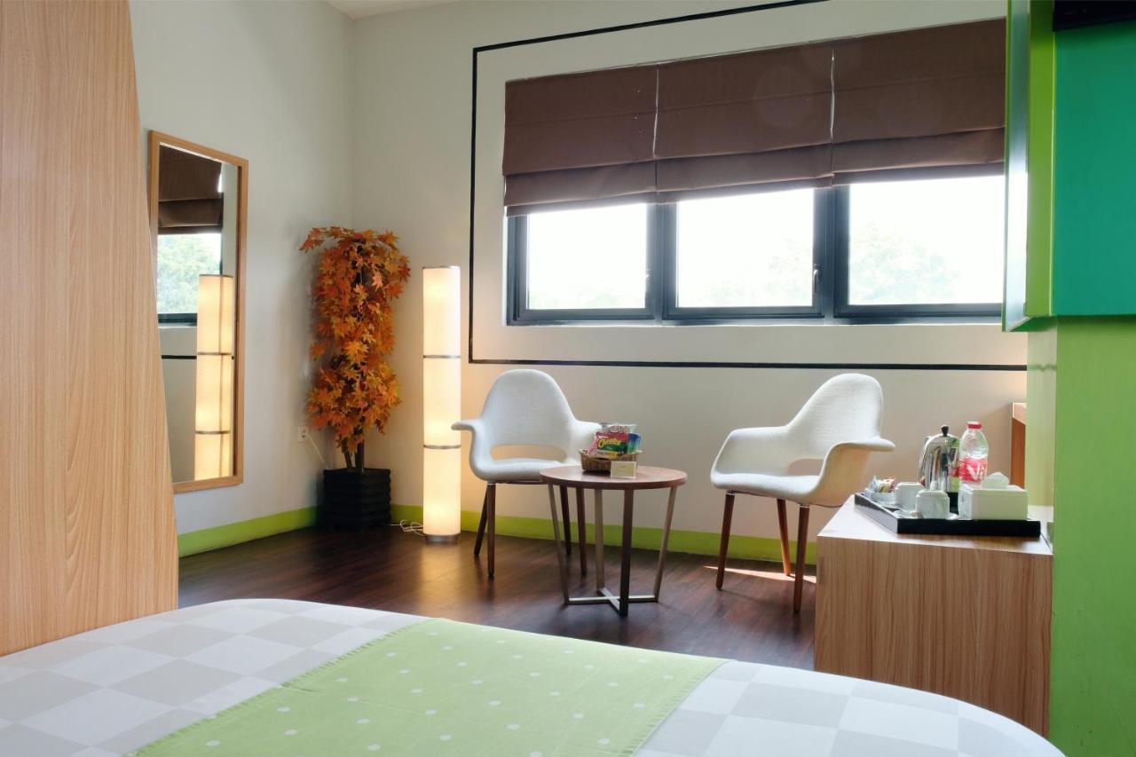 Arbor Biz Hotel Makassar Exterior photo